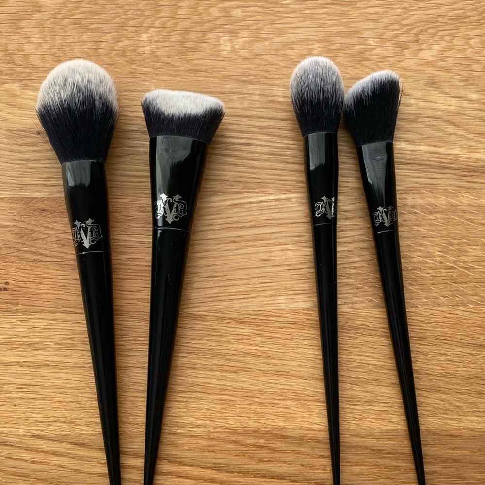 K V D face makeup brush